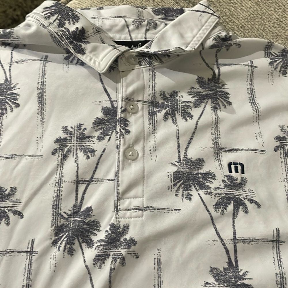 Men’s Travis Matthews polo, Size XL, White with grey palm tree print, Sea Island